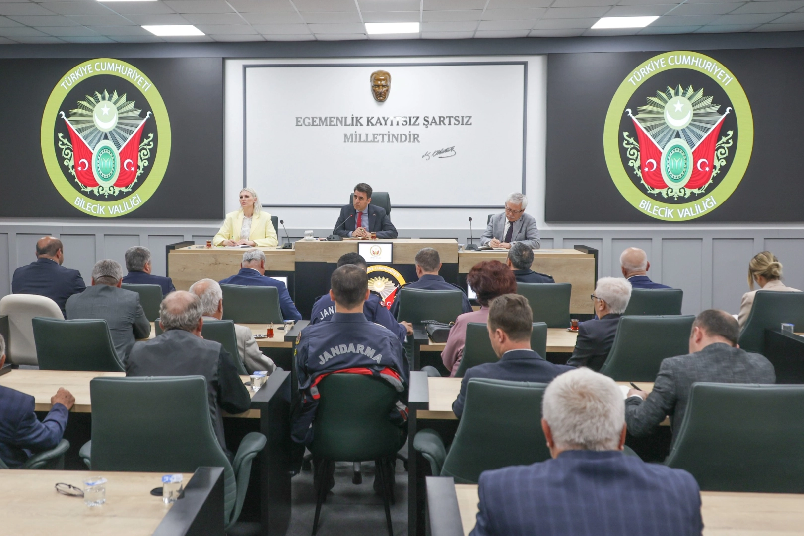 Bilecik Valisi Aygöl muhtarlarla bir araya geldi 