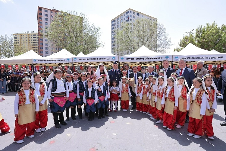 Memduh Büyükkılıç'tan 23 Nisan sürprizi 