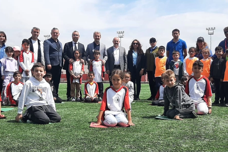 Bursa Gemlik’te 6 bin öğrenci geleneksel oyunlarla buluştu 