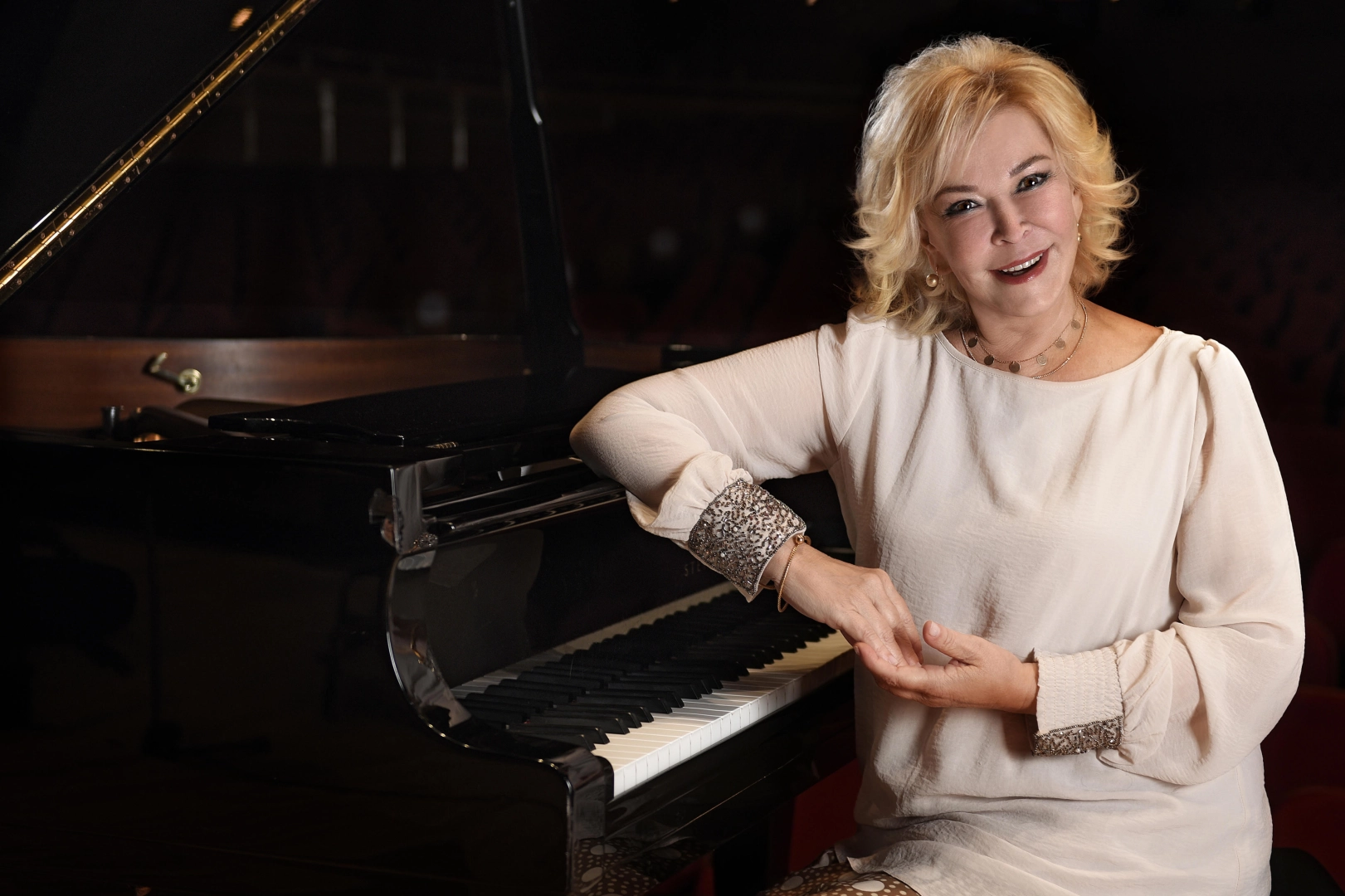 Gülsin Onay, Mayıs'ta 5 şehirde sahne alacak 