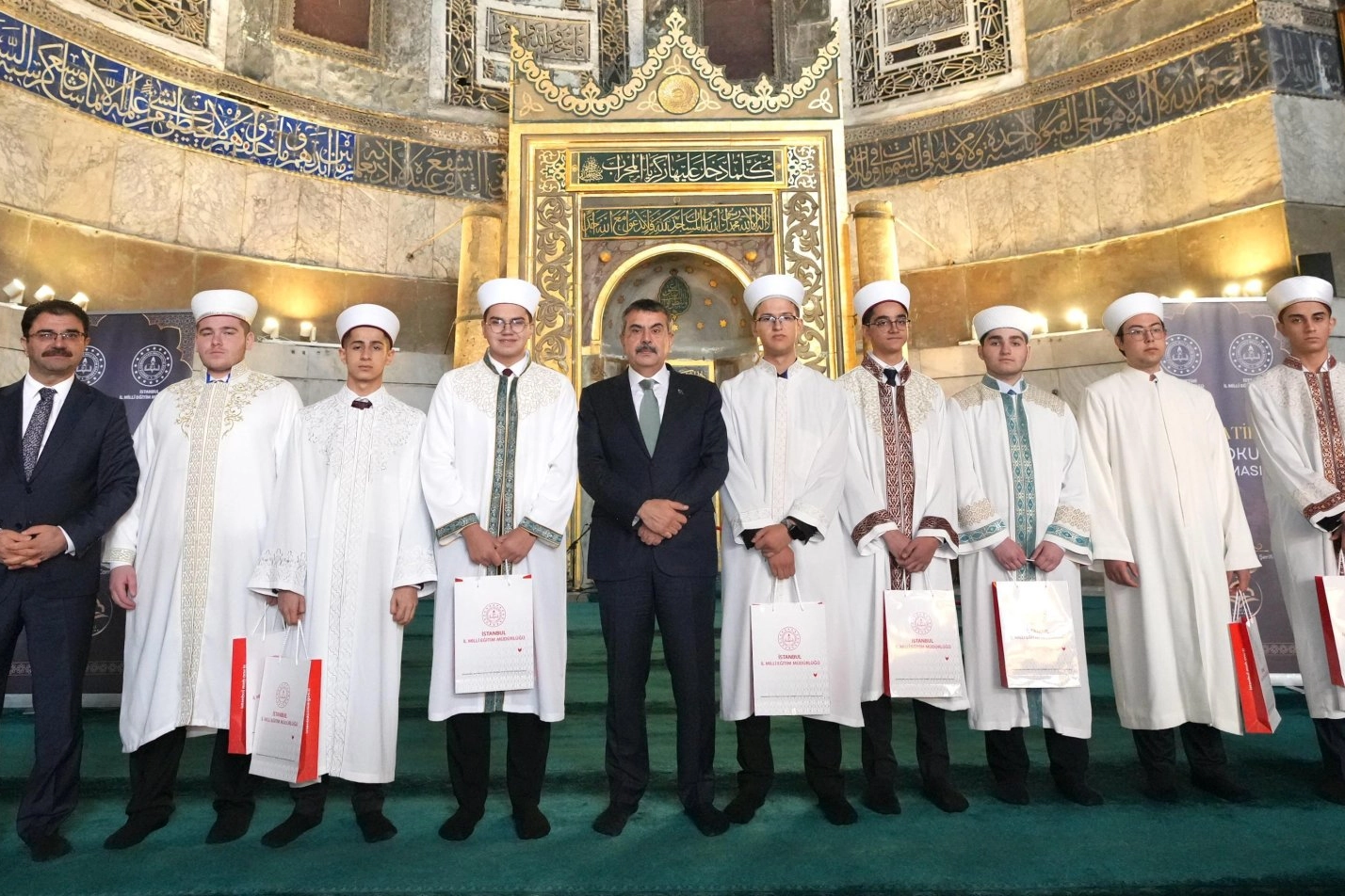 Genç hatipler hutbe okuyarak yarıştı 