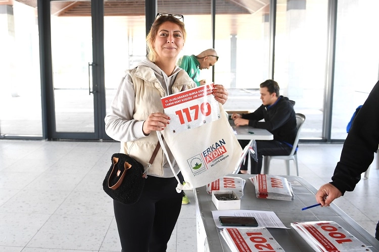 Bursa Osmangazi'de tarihi koşuya katılacaklar numara aldı 