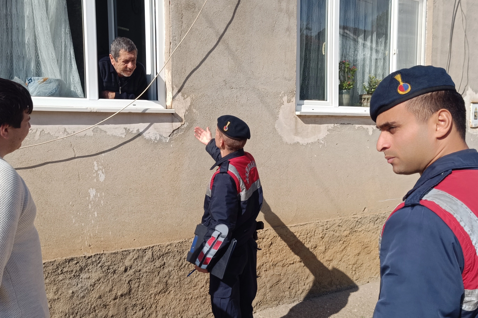 Bilecik Pazaryeri'nde Jandarma’dan kapı kapı uyarı! 