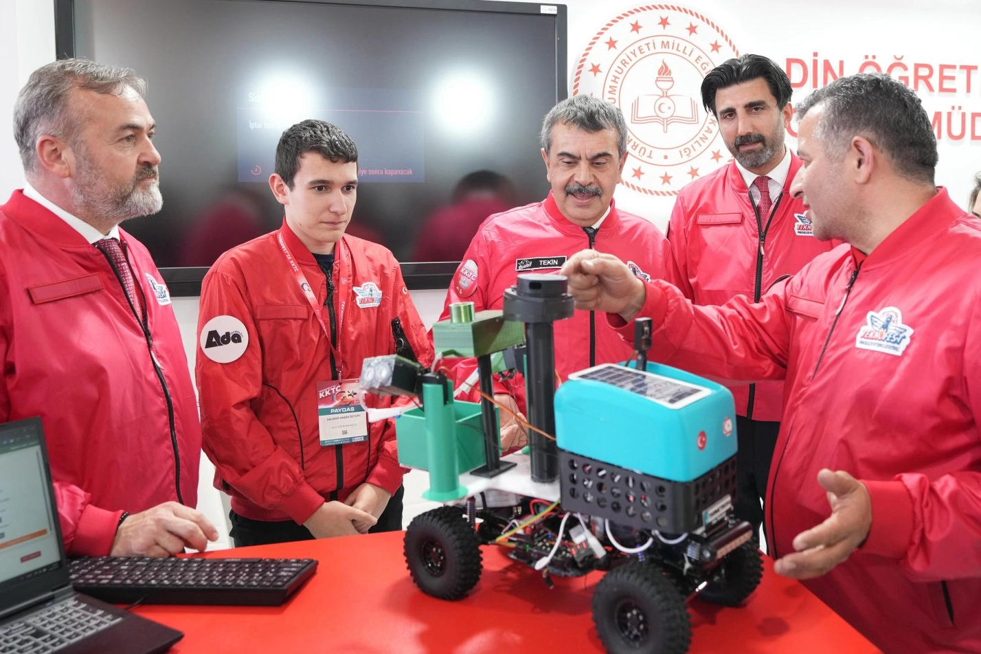 Bakan Tekin, Teknofest KKTC'de MEB'in standında 