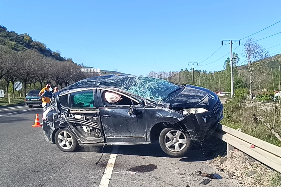 Bilecik'te takla atan otomobilde 1 kişi yaralandı 