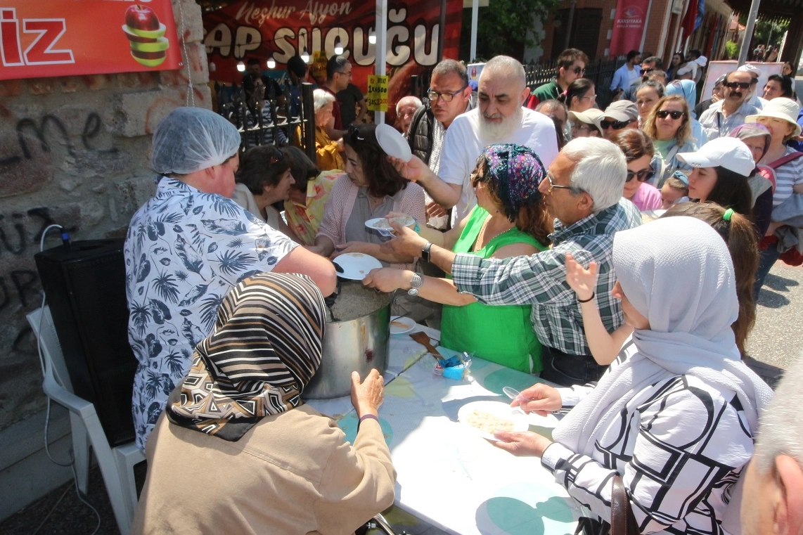 İzmir Karşıyaka'da Amasyalılar rüzgarı esti 