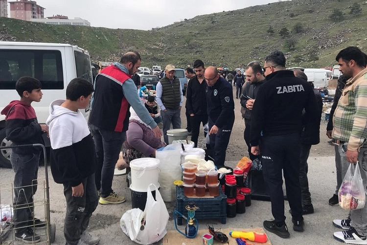 Kayseri Büyükşehir'den bit pazarına denetim 
