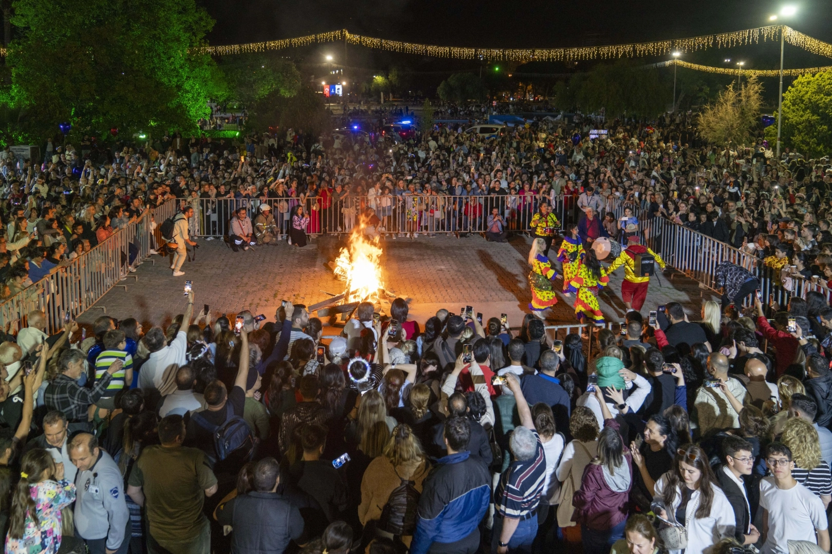 Hıdırellez ateşi İzmir Kültürpark’tan yükseldi 