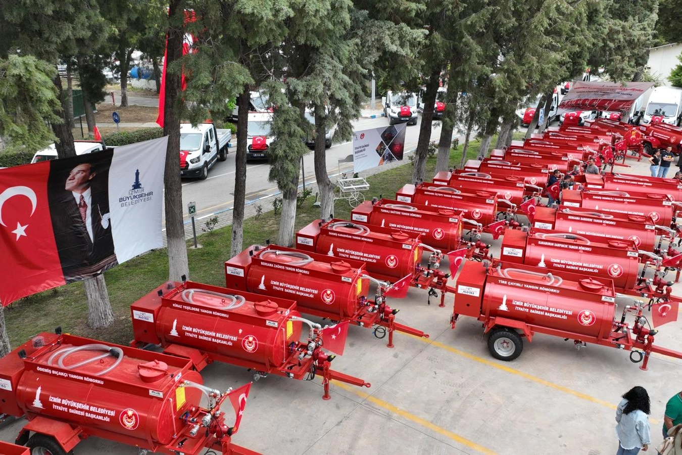 İzmir'de afetlere karşı güçlü adım... Orman köylerine 125 su tankeri 