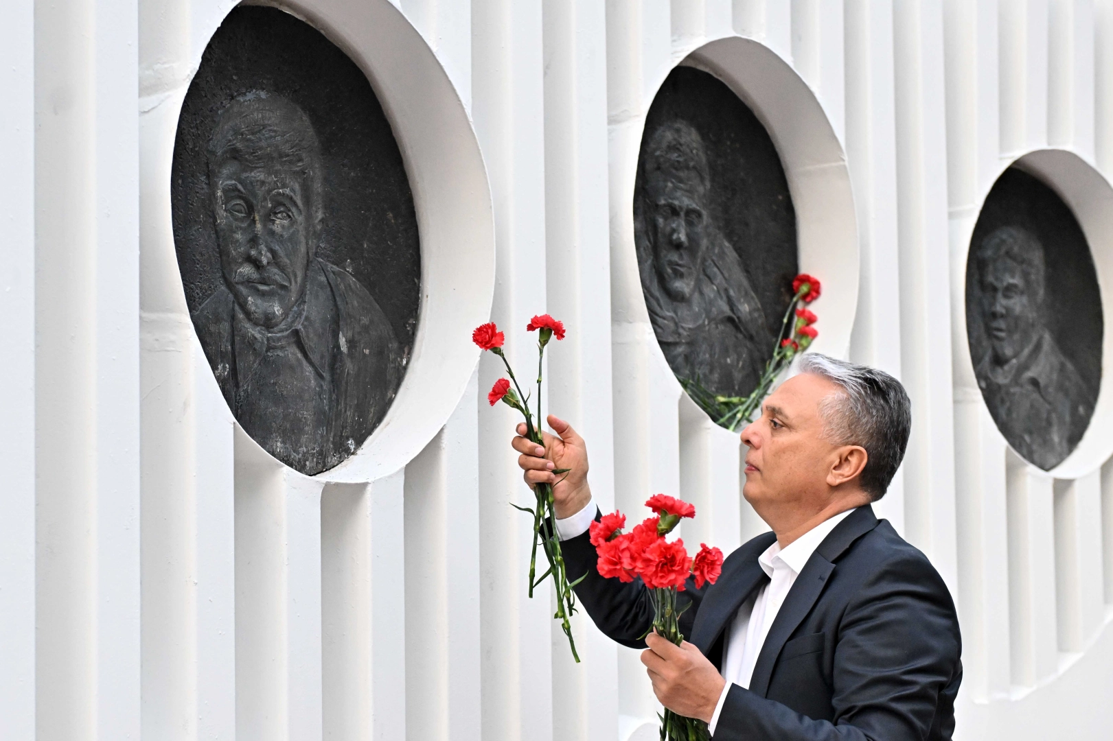Antalya Muratpaşa'da 'üç fidan'a anma 