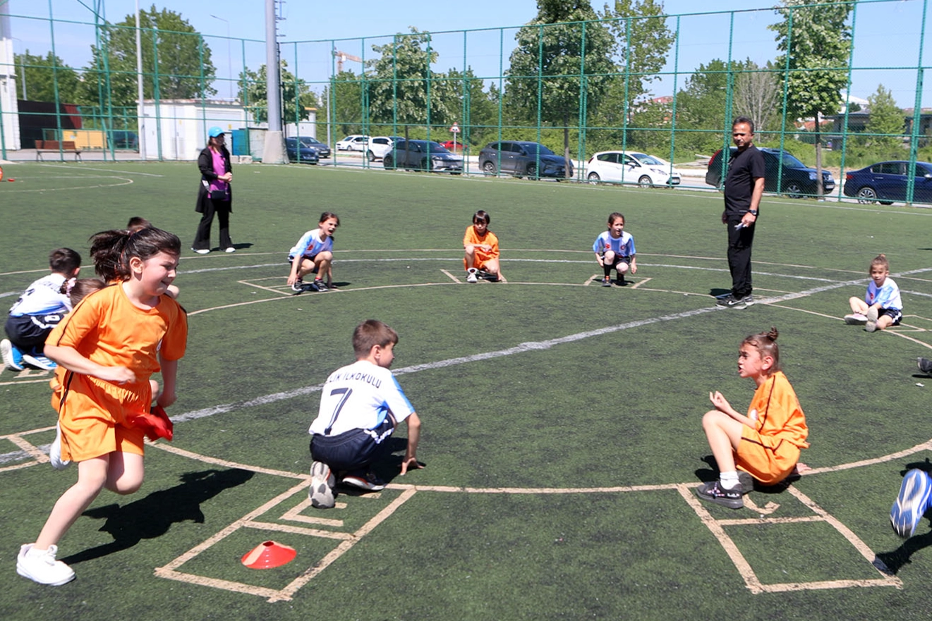 Sakarya'da 'Geleneksel Çocuk Oyunları Şenliği' başladı 