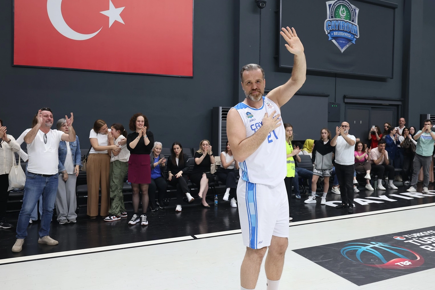 Oğuz Savaş, kariyerini Çayırova formasıyla noktaladı 