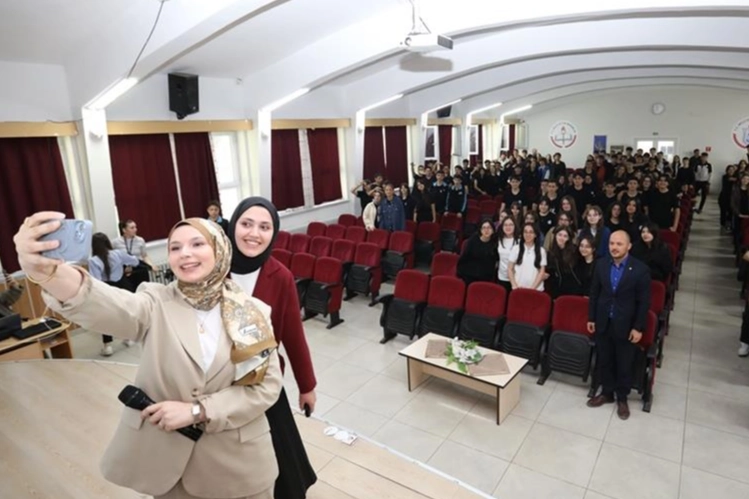 Bursa'da İnegöl’deki öğrencilere 'dijital güvenlik' 
