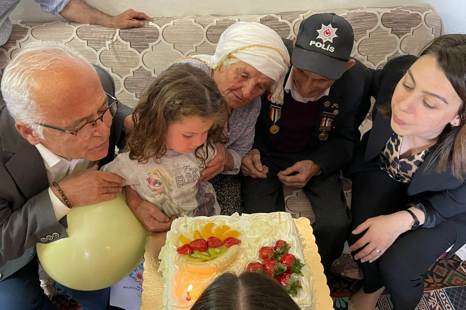 95 yaşındaki Kore Gazisine doğum günü sürprizi 