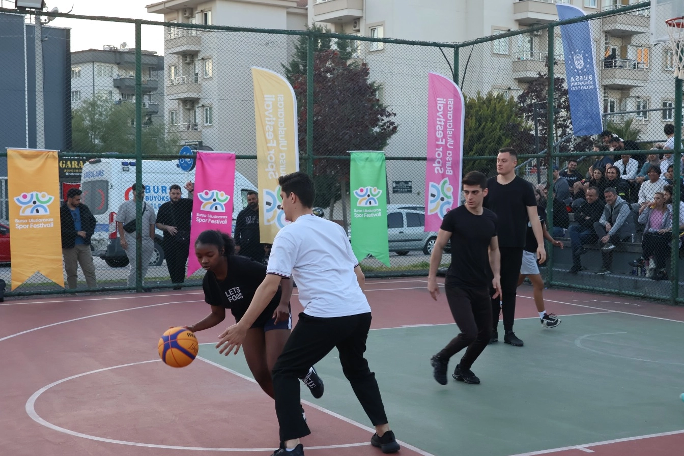 Bursa'da 'sokak basketbolu' heyecanı 