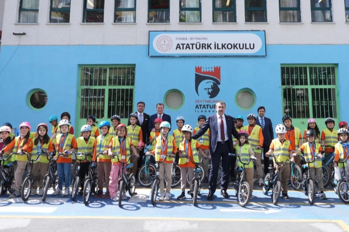 Bakan Tekin bisiklet etkinliğinde buluştu 