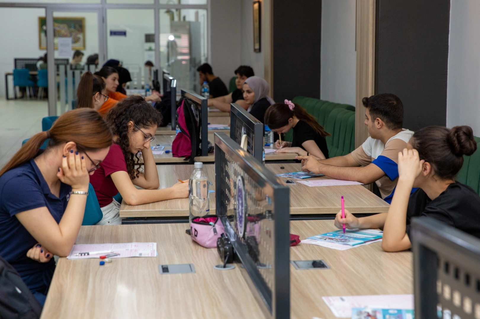Bursa'da üniversite adaylarına sınav provası 