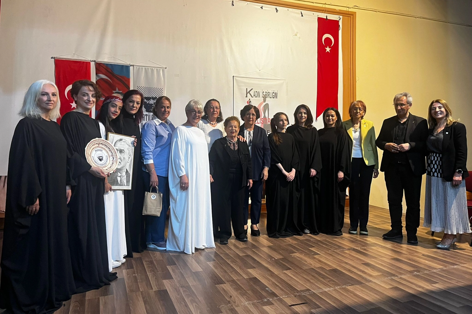 KİGDER'den 'Bana Ellerini Ver' oyunu 