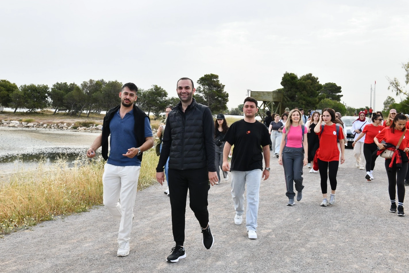 İzmir Çiğli’de gençlik Atatürk için yürüdü 
