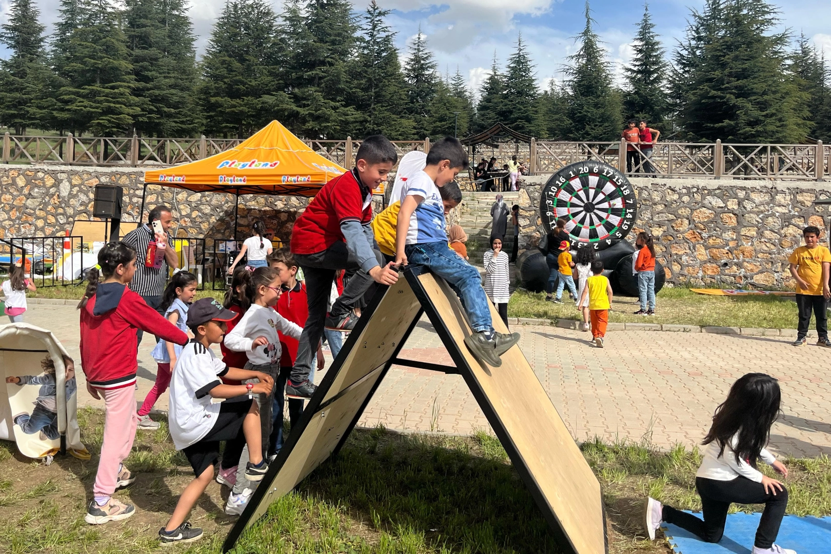 Playland Eğlence Tırı Doğanşehir'de çocukları sevindirdi 