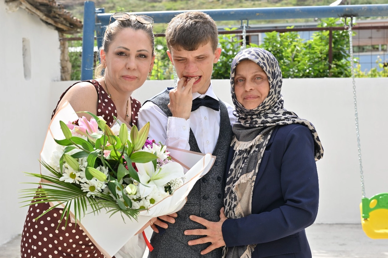 Manisa'da Anneler Günü’nde mutlu eden destek 