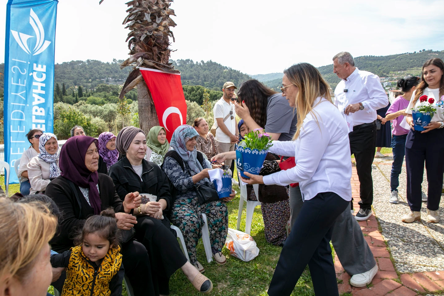 Güzelbahçeli anneler kahvaltıda buluştu 