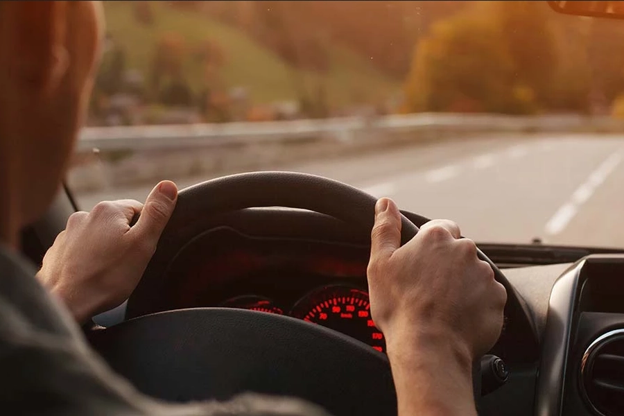 Trafikte güvenli sürüş için üç altın kural! Dikkat dağınıklığı felakete yol açıyor 