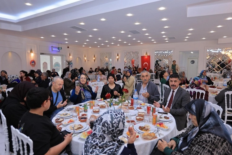 Kayseri Büyükşehir şehit ve gazi annelerini ağırladı 