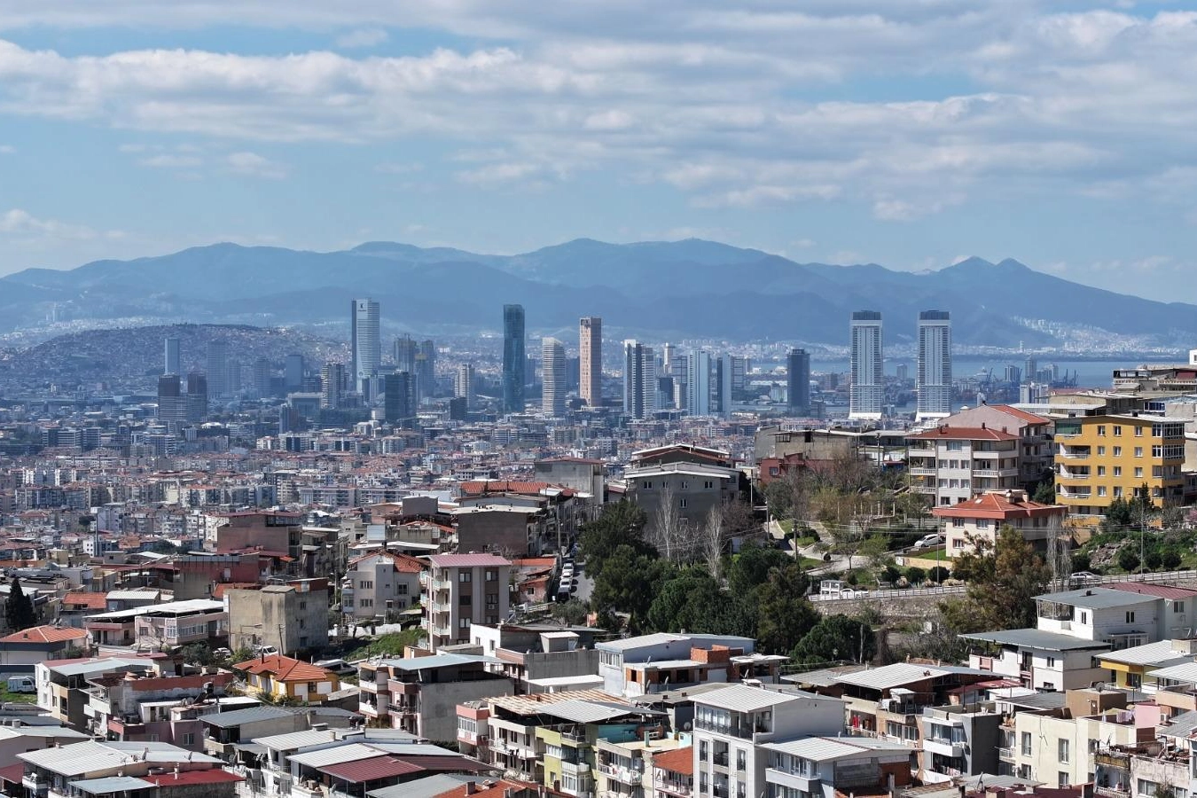 İzmir’in deprem ve heyelan riski araştırılıyor 