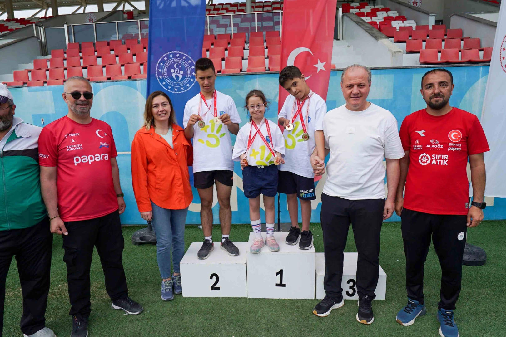 DOSD Meram Spor Kulübüne madalya yağmuru 