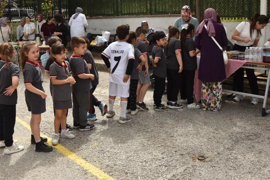 Manisa'da kermes etkinliği büyük ilgi gördü 