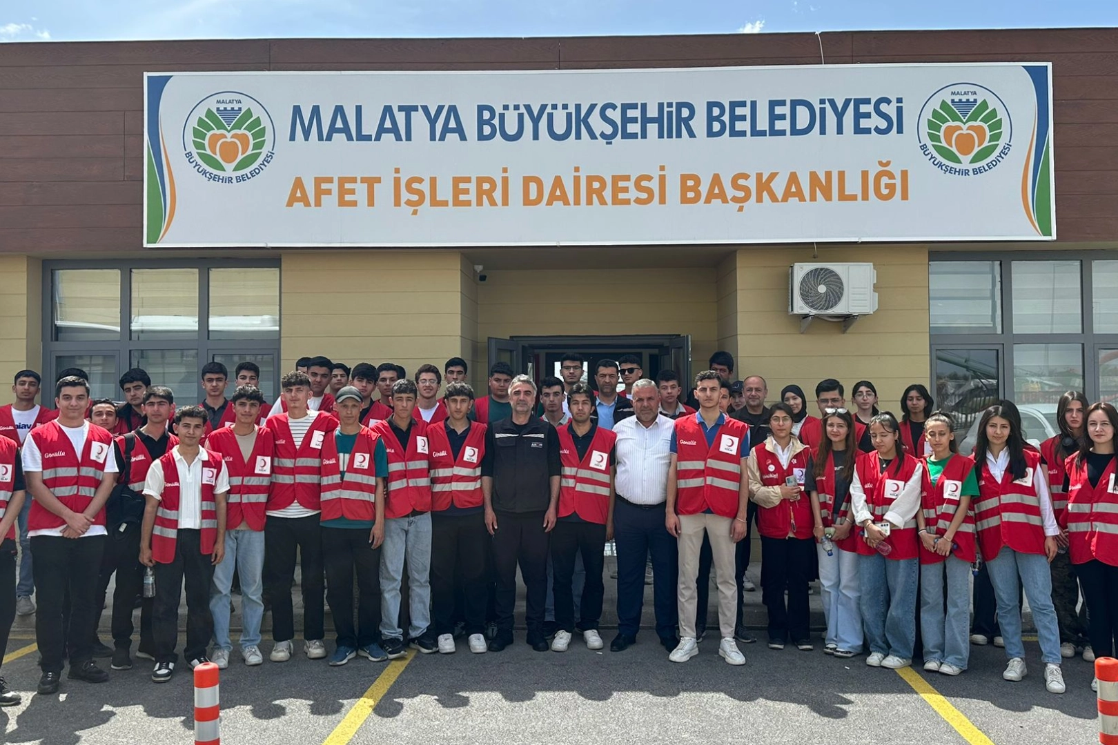 Genç Kızılay ekibine afet ve yangın konularında eğitim verildi 