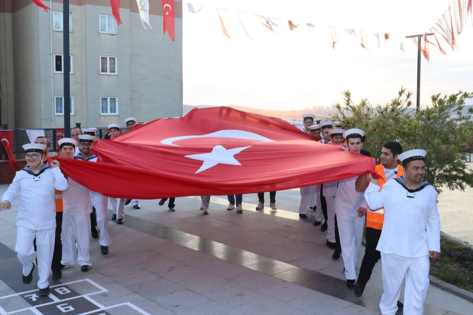 Kocaeli Çayırova’nın özel askerlerine kına gecesi 