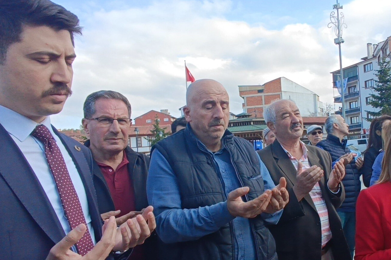 Bilecik Pazaryeri’nde hacı adayları uğurlandı 