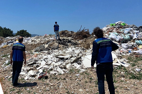 İzmir Gaziemir'de açık alana atığa 1,8 milyar TL 'çevre' cezası! 
