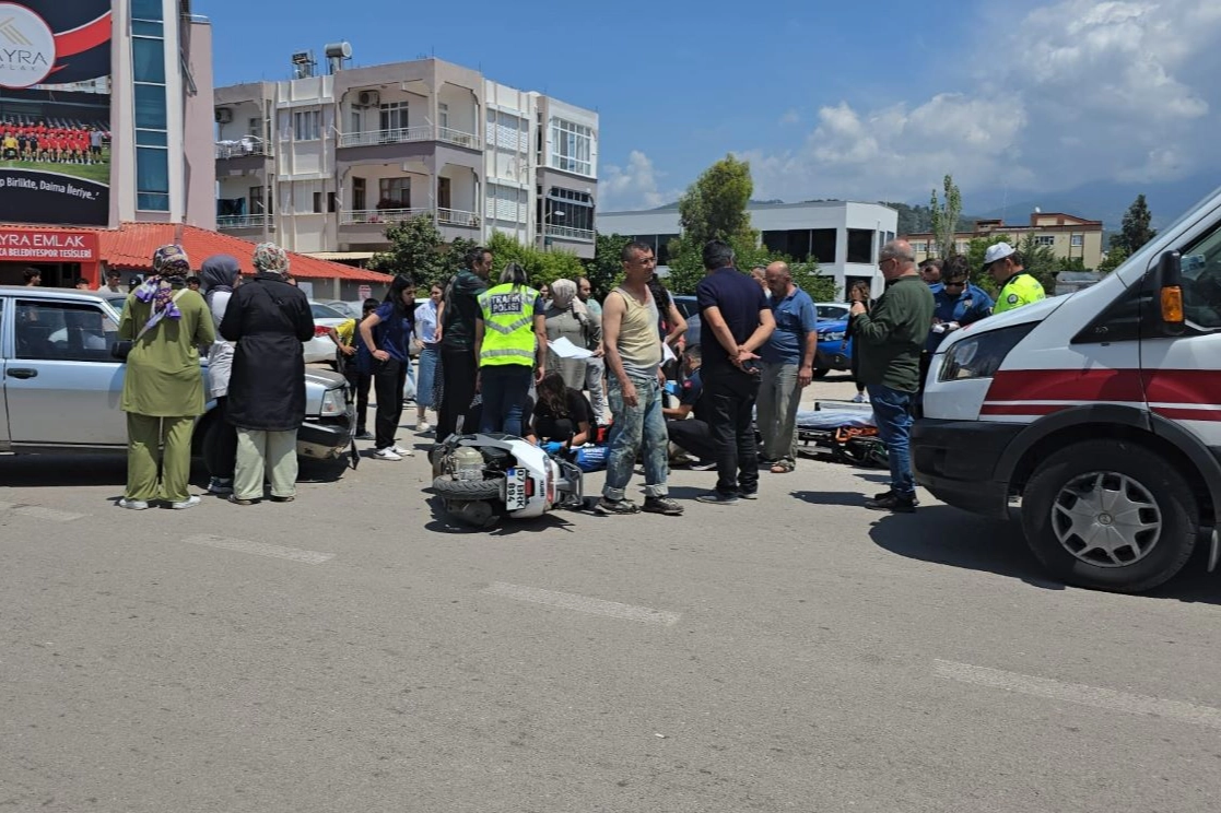 Antalya Kumluca'daki kazada iki öğrenci yaralandı 