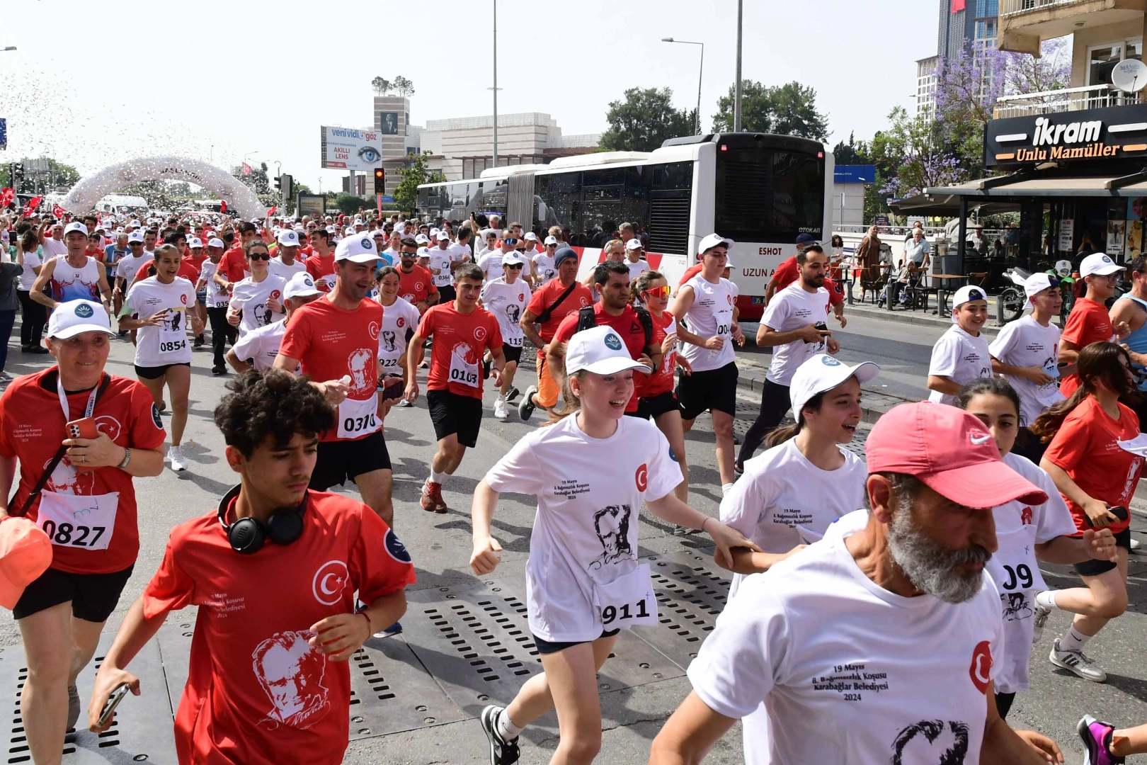 İzmir Karabağlar’da 19 Mayıs Coşkusu 