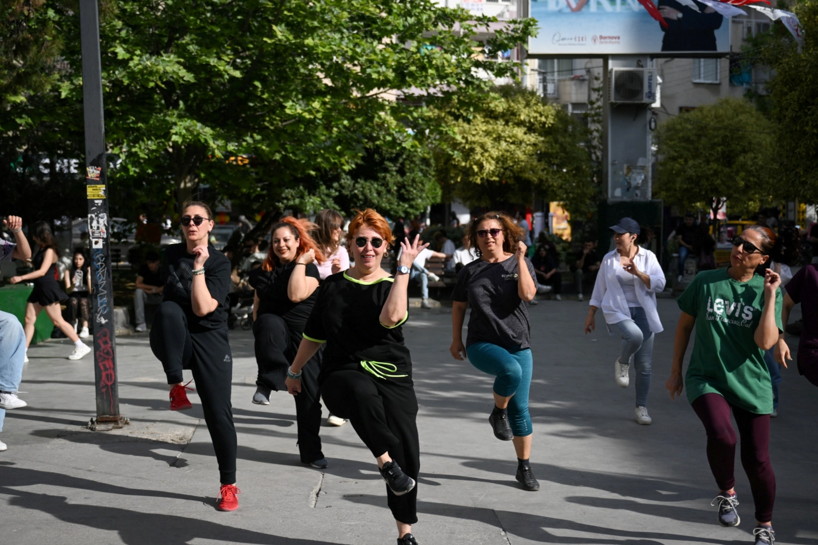 Gençlik coşkusu Bornova sokaklarında yükseliyor 