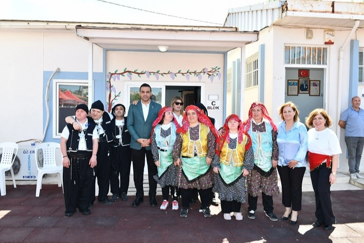 İzmir Çiğli'de Notalar Kalplere Dokundu 