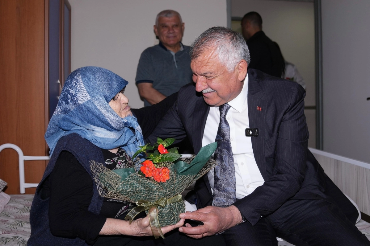 Zeydan Karalar'dan huzurevine ziyaret 