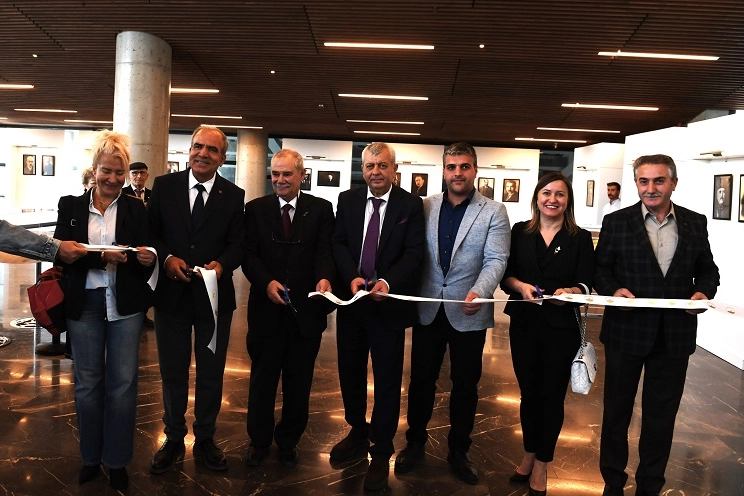 Bursa Osmangazi'de Kurtuluştan Kuruluşa Unutulmayanlar Sergisi 