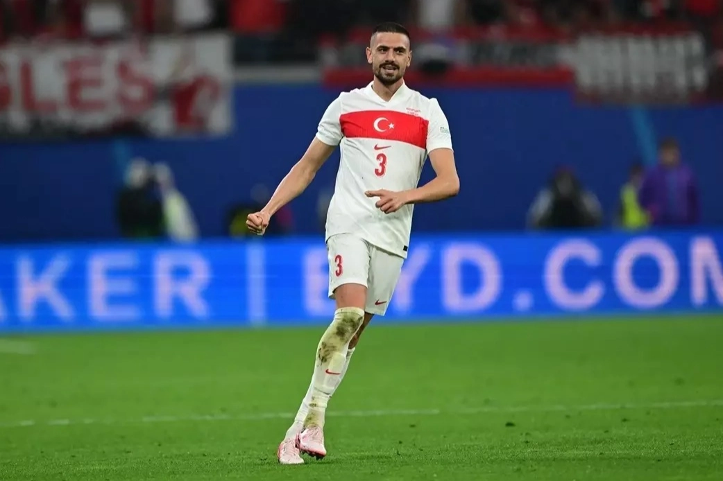 Milli futbolcudan Başkan Büyükakın’a teşekkür 
