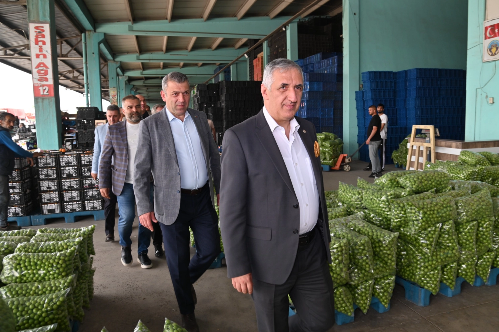 Manisa'da Turgutlu Sebze ve Meyve Hali açıldı 