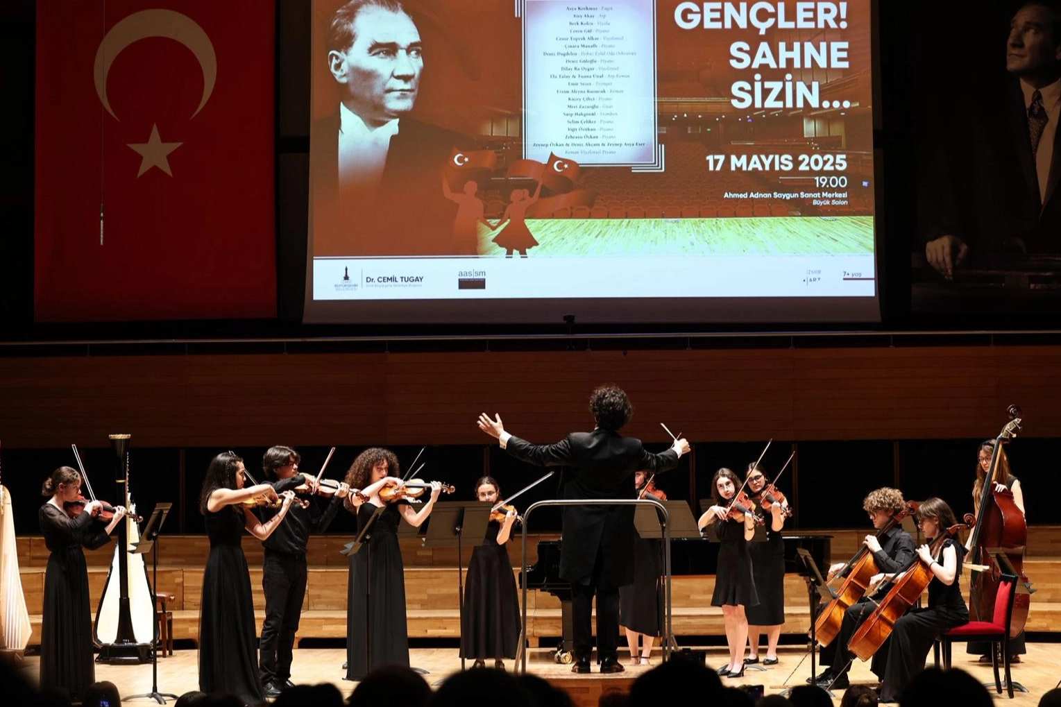 AASSM’de sahne İzmirli gençlerin 