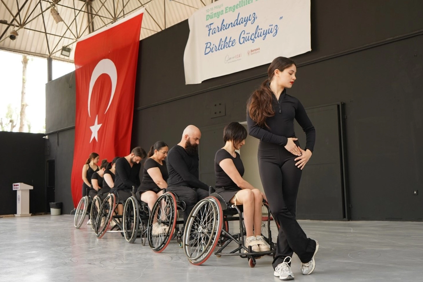 İzmir Bornova'da dansın gücüyle engelleri aştılar 