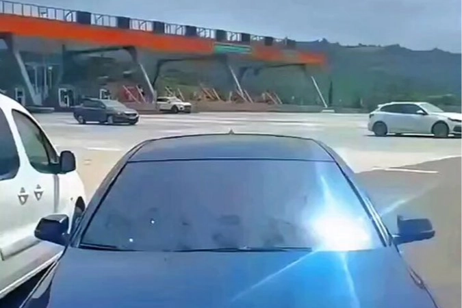 Bursa’da çakarlı araç Jandarma'dan kaçamadı! 