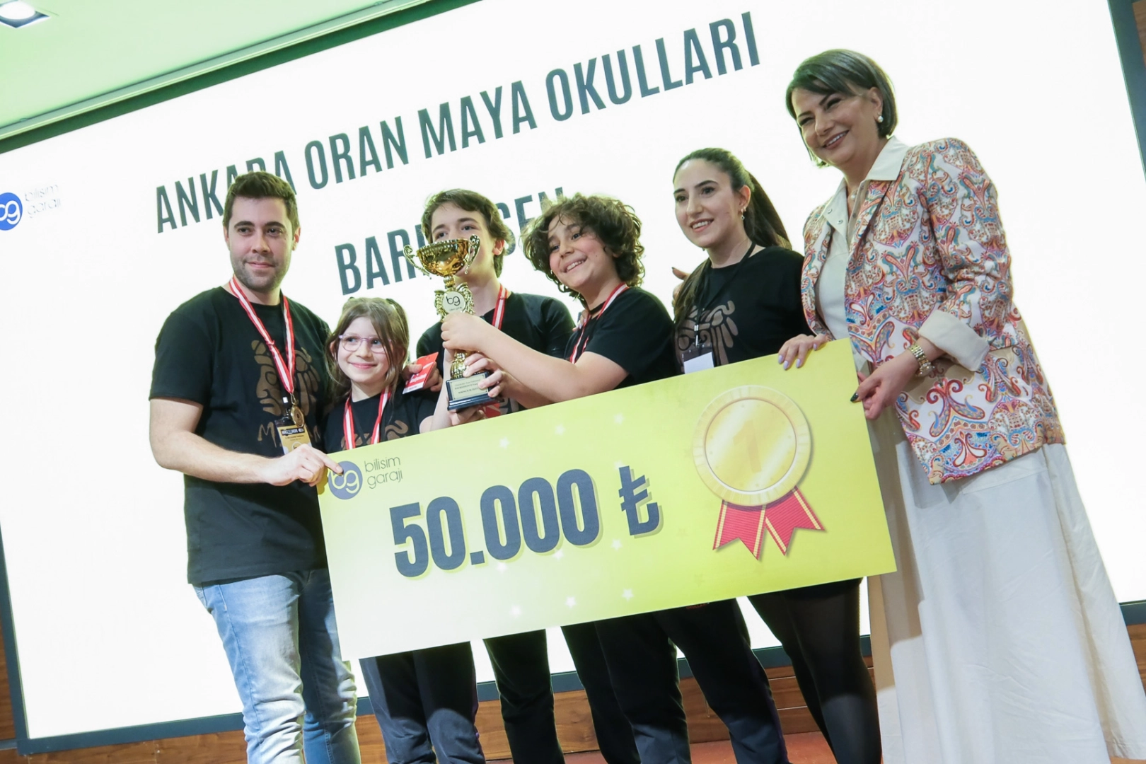 Genç mucitler sahneye çıktı 