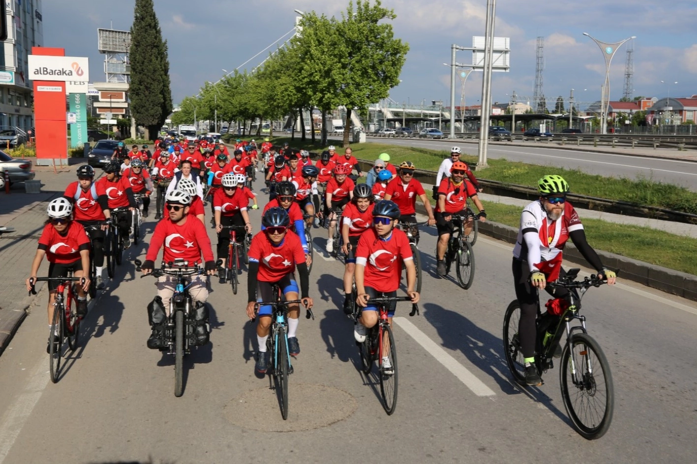 Kocaeli'de pedallar 19 Mayıs ruhu ile çevrildi 