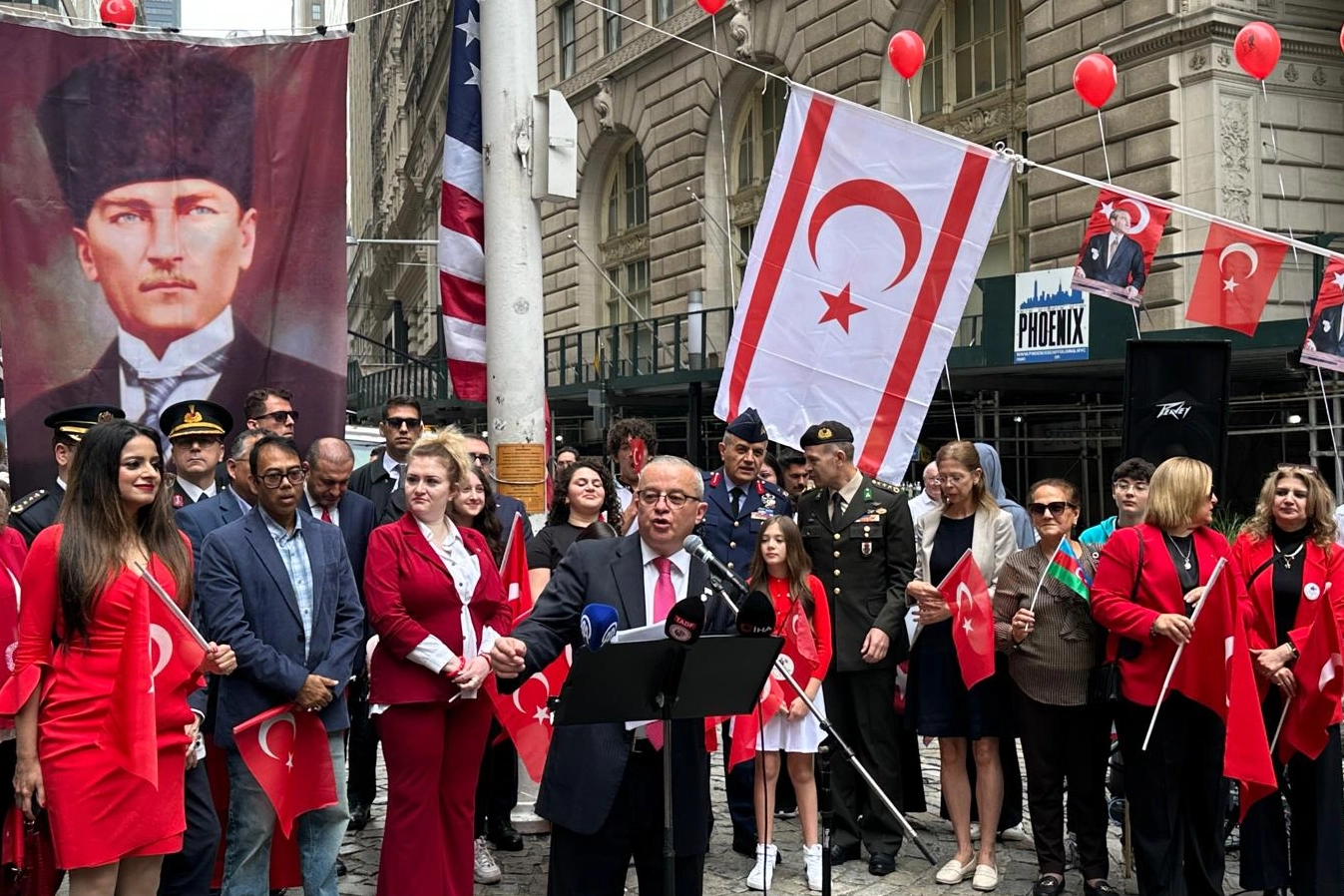 Türk Bayrağı Wall Street'te göndere çekildi 
