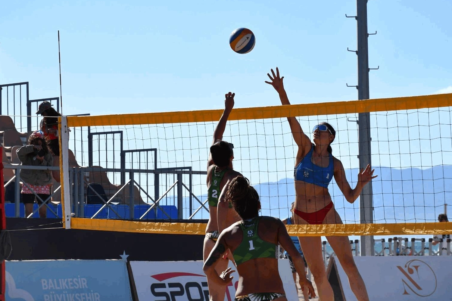 Ören'de play voleybol nefes kesti 